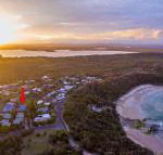 Angourie Blue 7 stroll to surfing beaches. - Surfers Gold Coast