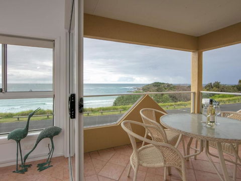 Avalon 1 Overlooking Beautiful Convent Beach - Surfers Gold Coast 4