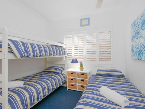 Avalon 1 Overlooking Beautiful Convent Beach - Surfers Gold Coast 2