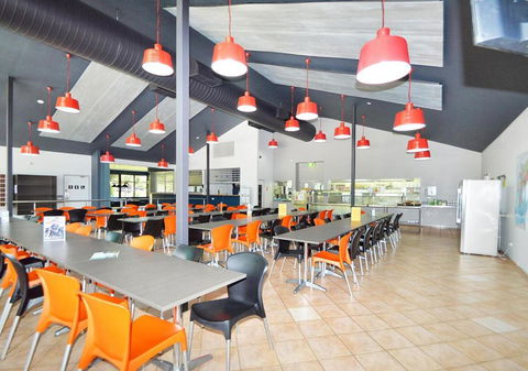 Cairns Adventure Lodge Includes All Meals Served In The Dining Hall - Surfers Gold Coast 7