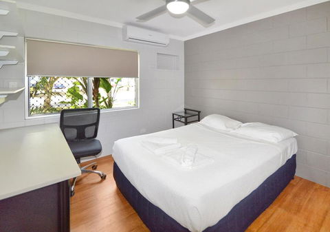 Cairns Adventure Lodge Includes All Meals Served In The Dining Hall - Surfers Gold Coast 6