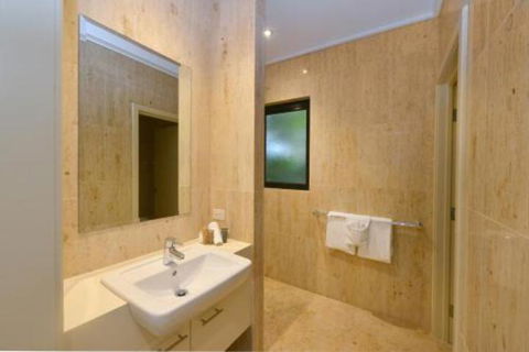 OneLuxe Port Douglas - Surfers Gold Coast 0