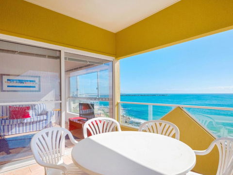 Avalon 4 Right Across The Road From Convent Beach Uninterrupted Views - Surfers Gold Coast 4