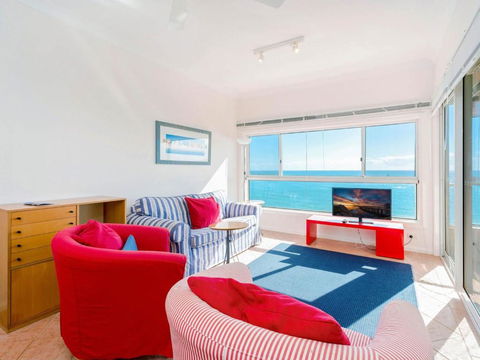 Avalon 4 Right Across The Road From Convent Beach Uninterrupted Views - Surfers Gold Coast 5