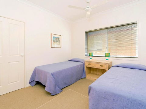 Avalon 4 Right Across The Road From Convent Beach Uninterrupted Views - Surfers Gold Coast 2