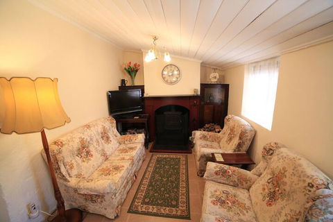 Miss Mabel Cottage - Adults Only - Surfers Gold Coast 5
