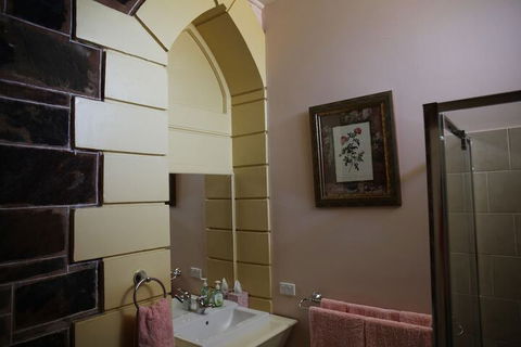 Burra Railway Station Bed & Breakfast - Surfers Gold Coast 6