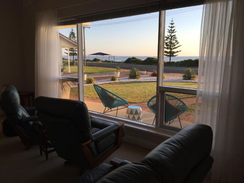 Jewel Of The South Beachfront Holiday Rental - Surfers Gold Coast 5