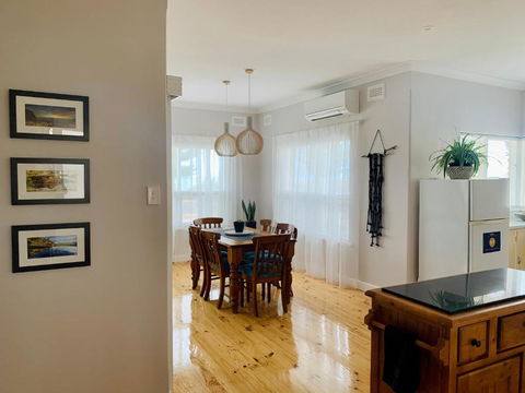 Jewel Of The South Beachfront Holiday Rental - Surfers Gold Coast 1