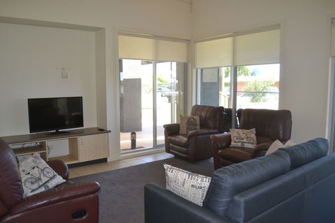 Grange Water View Yarrawonga - Surfers Gold Coast 6