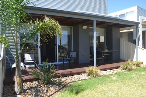 Grange Water View Yarrawonga - Surfers Gold Coast 0