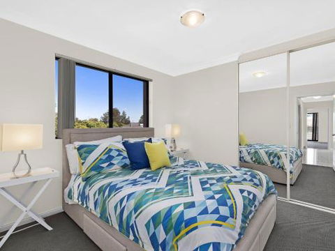 McGirr Penthouse Apartment - Surfers Gold Coast 4