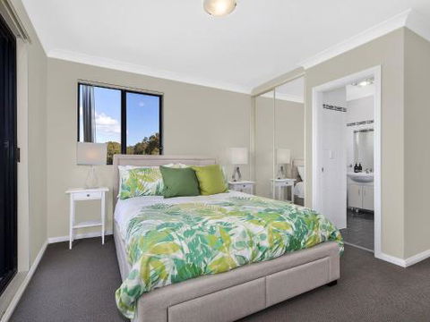 McGirr Penthouse Apartment - Surfers Gold Coast 5