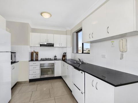 McGirr Penthouse Apartment - Surfers Gold Coast 2