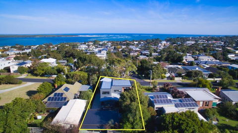 COASTAL BEAUTY On BRUCE - Surfers Gold Coast 3