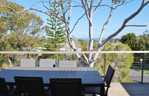COASTAL BEAUTY On BRUCE - Surfers Gold Coast 1