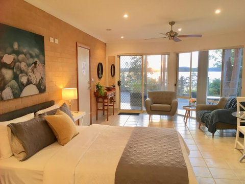 SilverWaters Waterfront Accommodation - Surfers Gold Coast 1