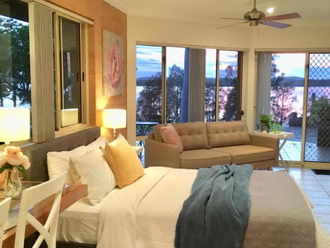 SilverWaters Waterfront Accommodation - Surfers Gold Coast 3
