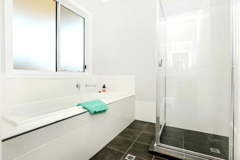 High Tide Wallaroo Beachfront Property Pet Friendly - Surfers Gold Coast 2