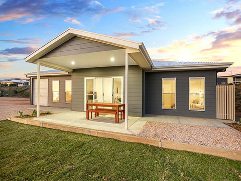 High Tide Wallaroo Beachfront Property Pet Friendly - Surfers Gold Coast 3