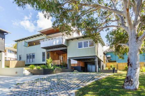 7 Roseby Court - Surfers Gold Coast 0