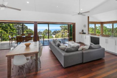 112 Tramican Street - Surfers Gold Coast 2