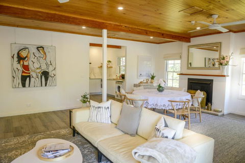 Myrtle Tree Lodge Flowers Kangaroo Valley - Surfers Gold Coast 1
