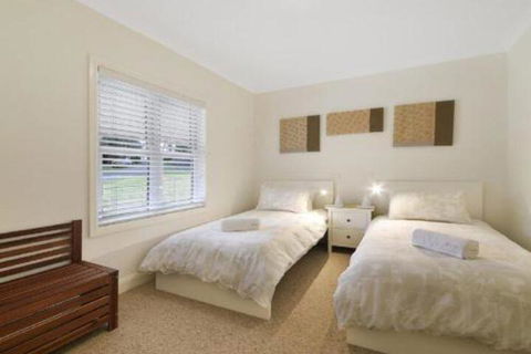 Redhaven House Spacious Quiet & Private - Surfers Gold Coast 4
