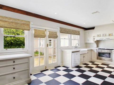 Robin Hill Manor Rambling Retreat & Tennis Court - Surfers Gold Coast 6