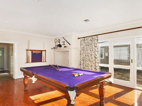 Robin Hill Manor Rambling Retreat & Tennis Court - Surfers Gold Coast 3
