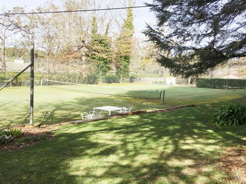 Robin Hill Manor Rambling Retreat & Tennis Court - Surfers Gold Coast 1