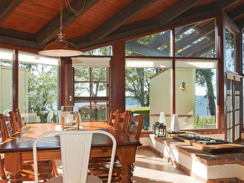 Izba Mediterranean Style Hideaway - Surfers Gold Coast 2