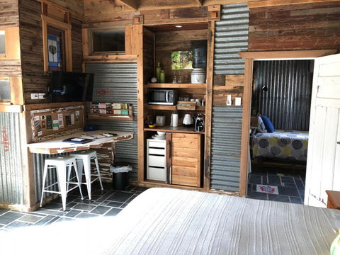 Bed In A Shed Vineyard Stay - Surfers Gold Coast 4