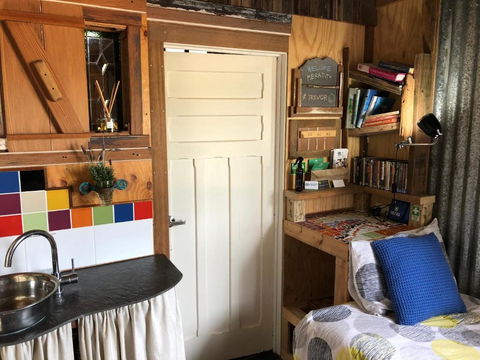 Bed In A Shed Vineyard Stay - Surfers Gold Coast 5