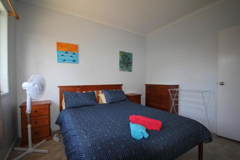 CASTAWAY BEACH HOUSE - Surfers Gold Coast 1