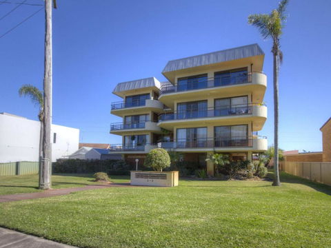 Champagne Court 1 With Water Views - Surfers Gold Coast 5