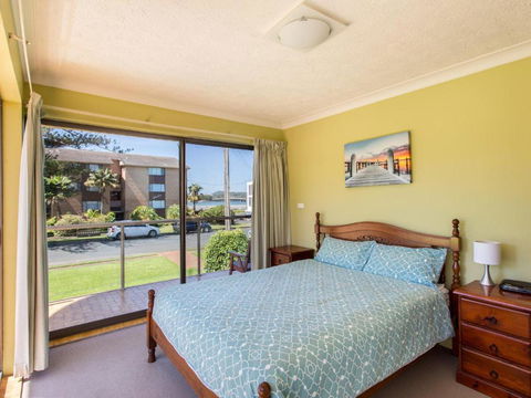Champagne Court 1 With Water Views - Surfers Gold Coast 6
