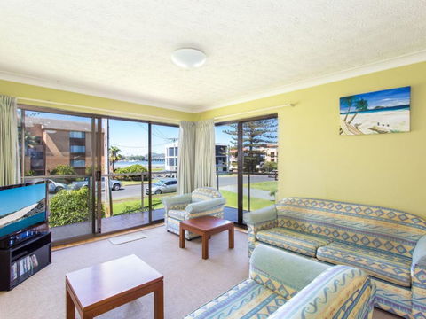 Champagne Court 1 With Water Views - Surfers Gold Coast 4
