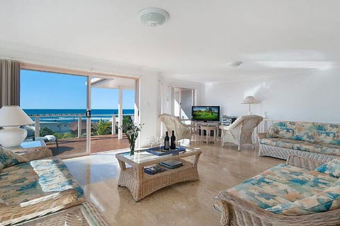 Pacific Rose Winter Holiday Special - Surfers Gold Coast 1