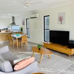WHITSUNDAY Brand New Townhouse Close To Boardwalk - Surfers Gold Coast 1