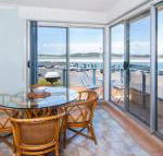 Fairholme 8 Perfect Lakefront Position - Surfers Gold Coast