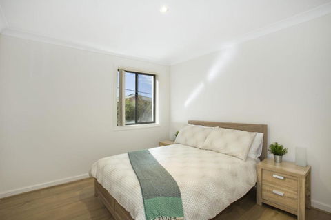 Dolphin Views Unit 5 Of 14 Dolphin St - Surfers Gold Coast 1