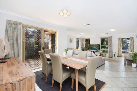 Kailani Beach House - Surfers Gold Coast 2