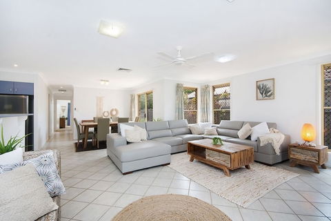 Kailani Beach House - Surfers Gold Coast 1