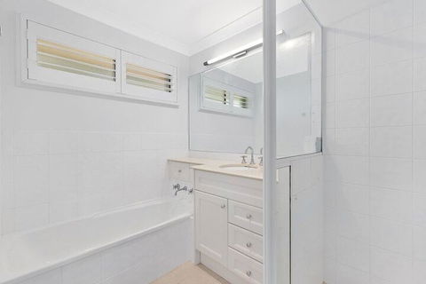 Blue Summer House - Surfers Gold Coast 3