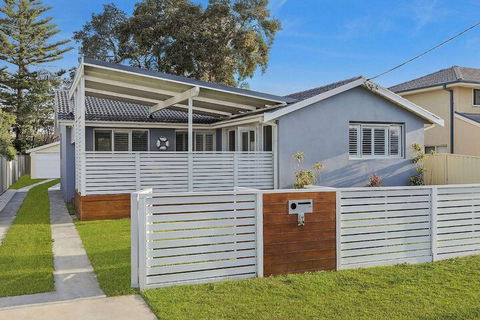 Blue Summer House - Surfers Gold Coast 2