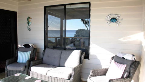 KINGFISHER COTTAGE Beachfront At The Binalong Bay - Surfers Gold Coast 2