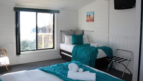 KINGFISHER COTTAGE Beachfront At The Binalong Bay - Surfers Gold Coast 3