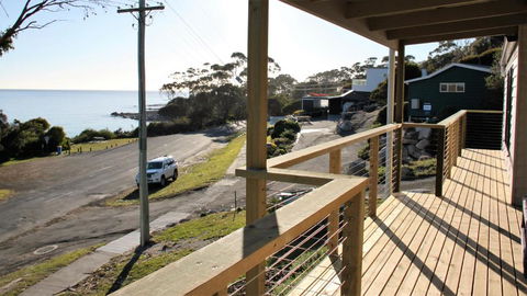 KINGFISHER COTTAGE Beachfront At The Binalong Bay - Surfers Gold Coast 4