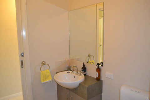 Waterview - 2 Doc Crt - Surfers Gold Coast 3